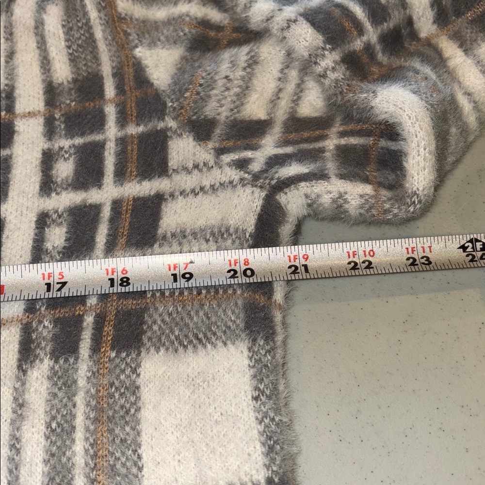 Evereve Woman’s L Plaid Knit Sweater Cream Gray Brown with Balloon Sleeves. - Picture 5 of 6
